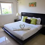 3 Bedroom Penthouse With Private Rooftop + Jacuzzi, Pool, Gym & Beach Club, Sabbia